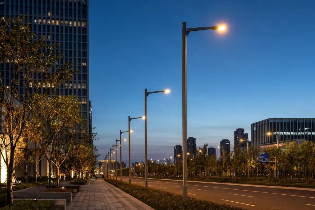 aluminum single arm light pole Алюминиевый световой столб с одной армой